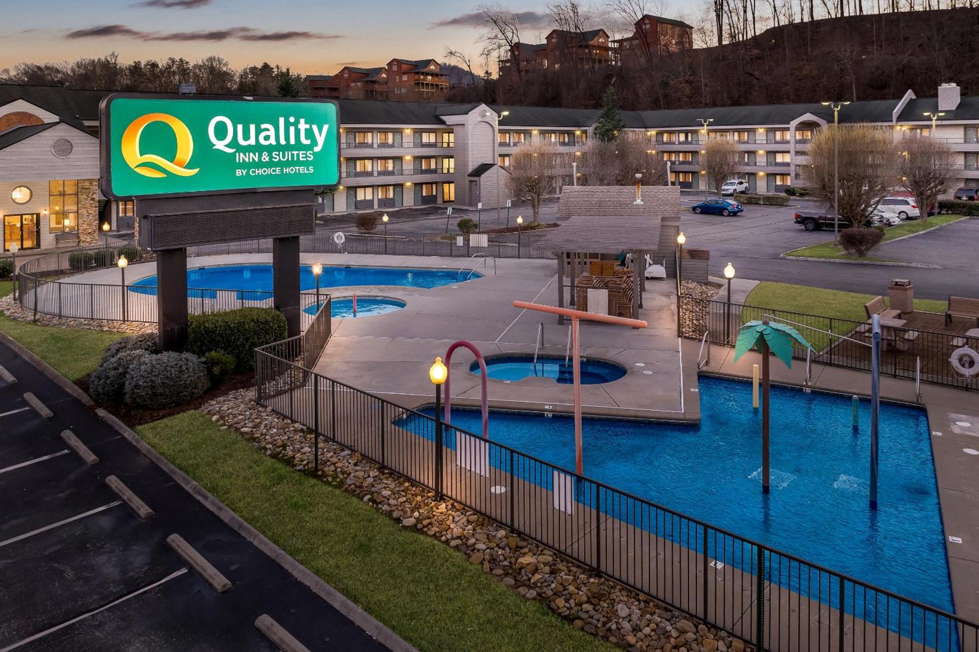 Quality Inn & Suites At Dollywood Lane Pigeon Forge Bagian luar foto