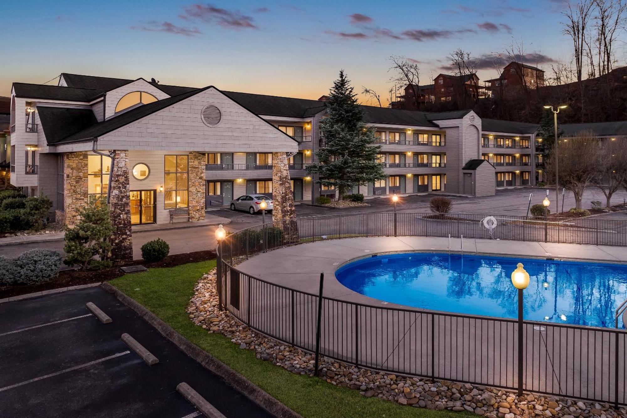 Quality Inn & Suites At Dollywood Lane Pigeon Forge Bagian luar foto